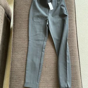 NWT. WHBM PETITE. Black skinny ankle pant
